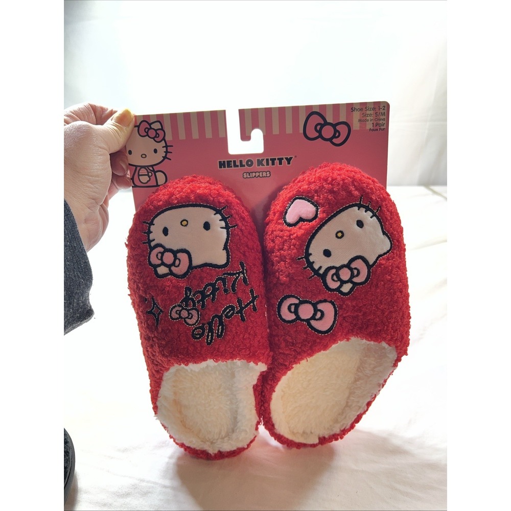Sanrio HELLO KITTY Cozy Plush Slippers Big Girls Size 1-2 S/M Red Faux Fur NWT